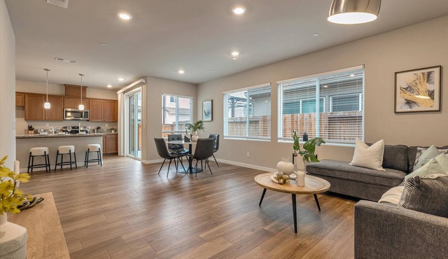 3BR Home at Pagoda Lane｜Walk In Closets｜Garage｜nWifi｜Laundry Roomn #41982