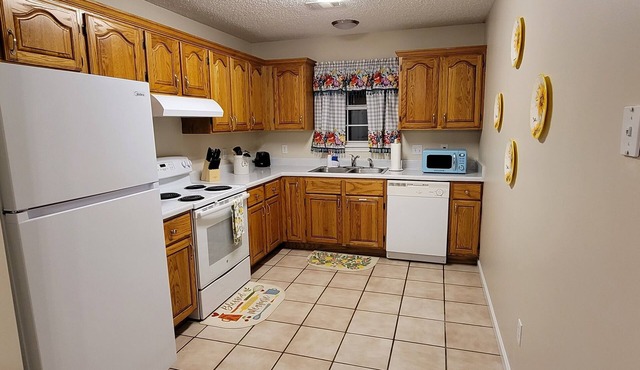 3BR Home - Calm Neighborhood & 3 Miles to Hospital