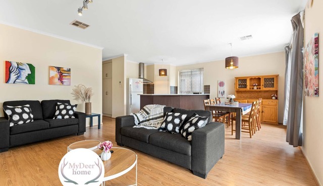 3BR Home-City Fringe Location-Free WiFi & Parking