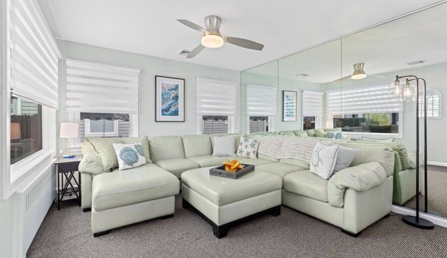 3BR Home - Close to Beach - Backyard Oasis