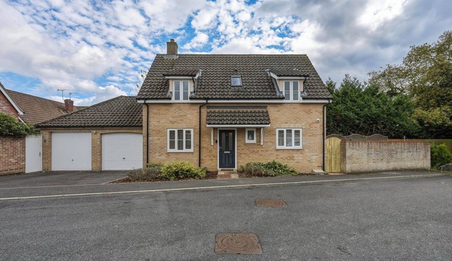 3BR Home | Garden | Near Hospital | Pet Friendly