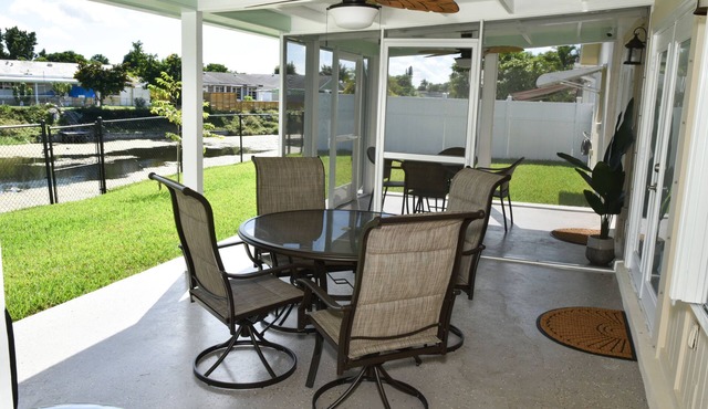 3BR Home in Boca Raton - Waterfront, Close to Amenities, 20 mins to Beach