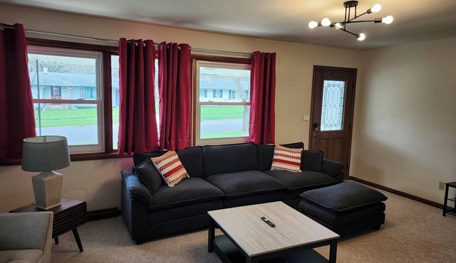 3br Home in the Heart of Rockford