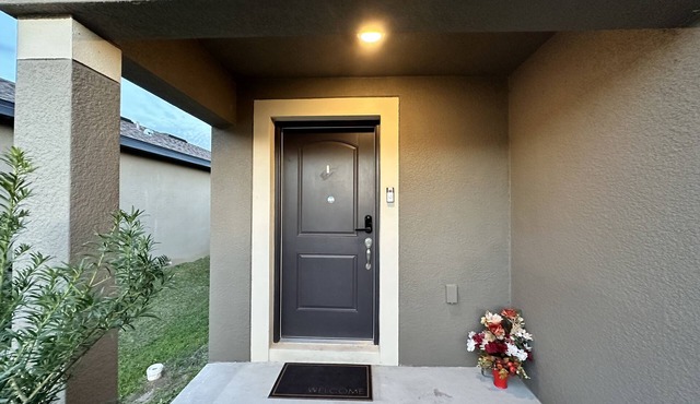 3BR Home, Modern Amenities, Patio - FL Escape Awaits!