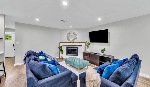3BR Home Near Outlets & Event Center ,nPet Friendly, Backyard