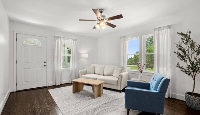 3BR Home w/WiFi & Office Space