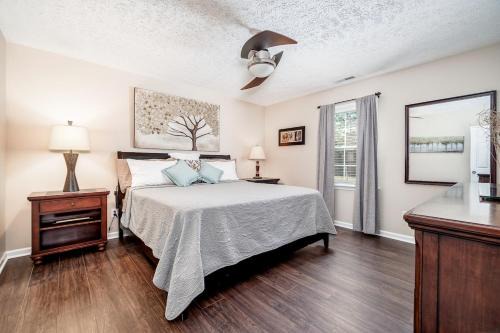 3BR Home with Smart TVs in Every Room, King Suite & Pool Table