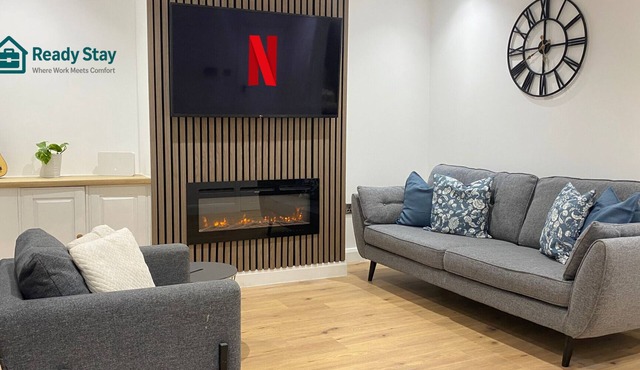 3BR Home with Workspace - Next to Train Station