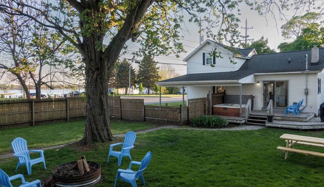3BR Hot Tub Retreat - Spring Lake Family Escape