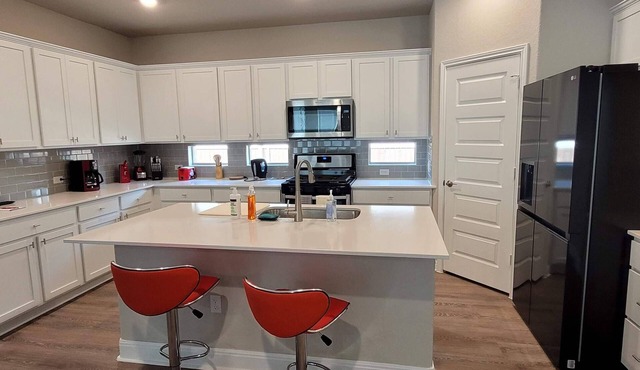 3BR house by Lake Pflugerville, 5 min to waterpark & 30 min to downtown Austin