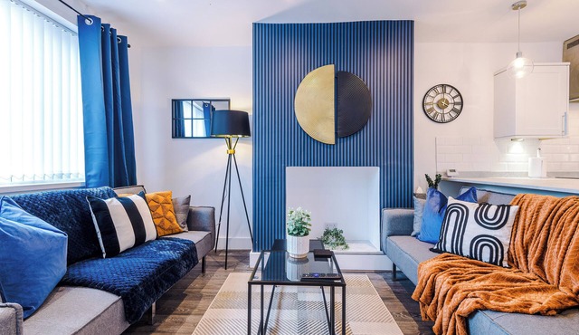 3BR House w/Parking, Free Wifi, and Discounts!