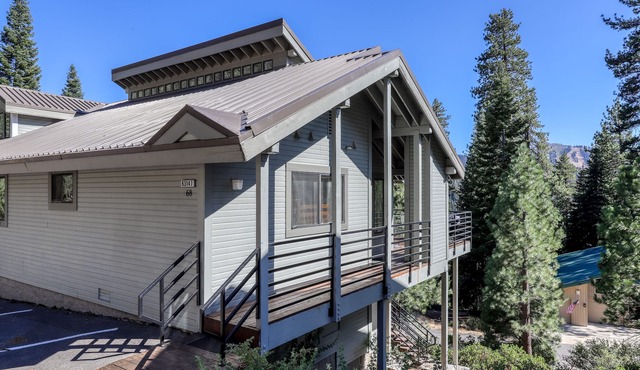 3BR Huntington Lake condo with mountain views, WiFi, 2 decks, private W/D