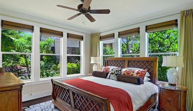 3BR I Poolside Ground-Floor Villa |Walk to Beach|Hot Tub