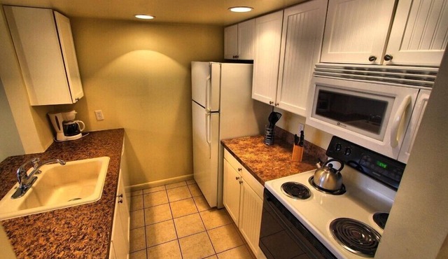 3BR Jersey Shore Condo with Private Balcony & Near the Beach