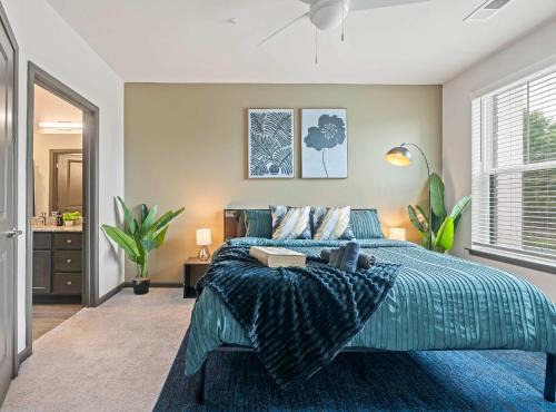 3BR King Bed Balcony North Raleigh