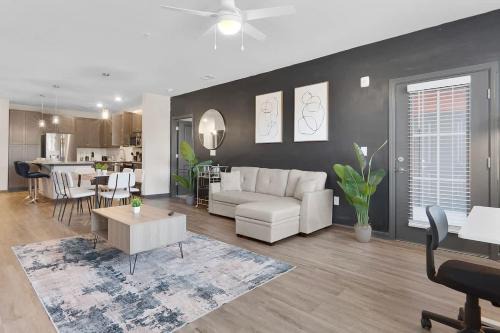 3BR King Bed Balcony North Raleigh
