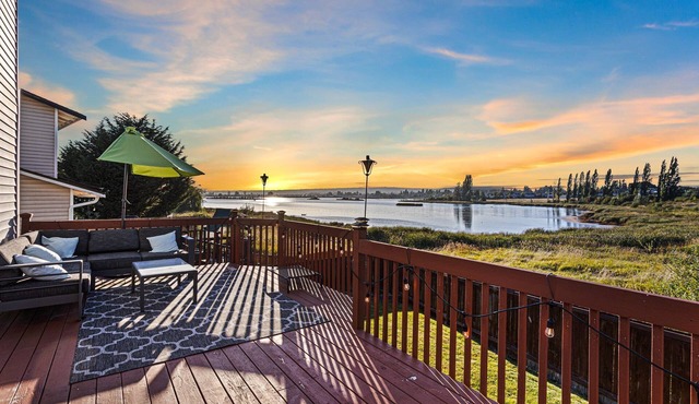 3BR Lake House in Marysville with Theater Room