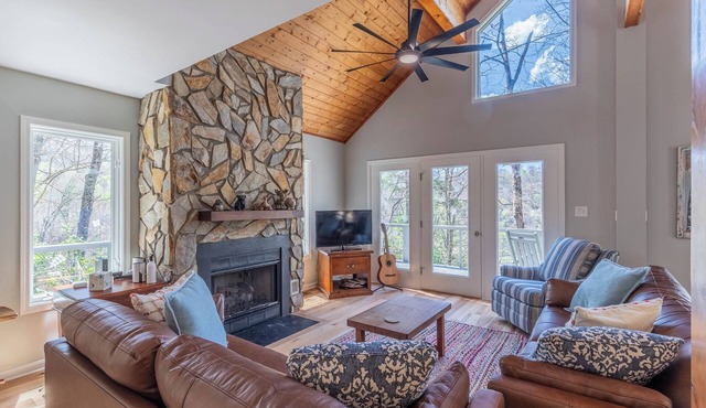 3BR Lakefront w/Dock, Hot Tub, Game Room + EV