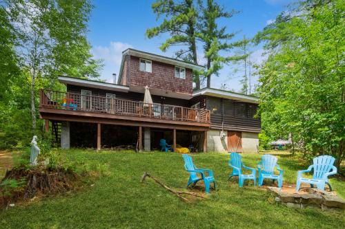 3BR Lakehouse with Lake Access, Deck and Fire Pit