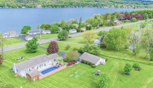 3BR Lakeview-HotTub-Firepit-Gameroom-PuttPutt