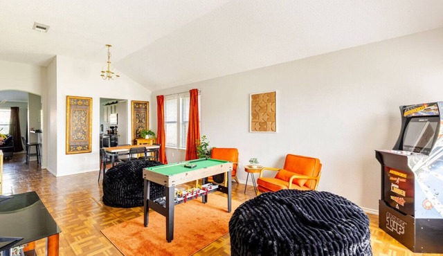 3BR Large Family Oasis | PS5, Arcades + Fast WiFi