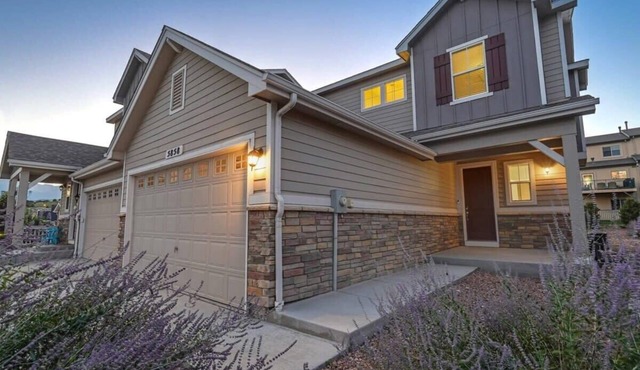 3BR Luxury Townhome w/AC in Central Location