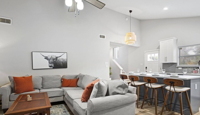 ★3BR Modern East ATX |UT|ACL|SXSW|DT-Dog friendly★