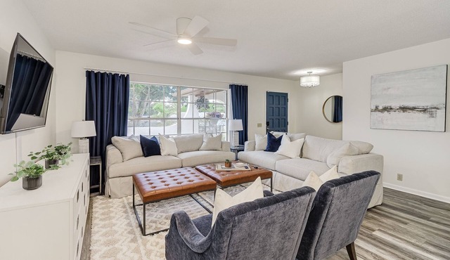 3br Modern home w/hot tub>5min from LEGOLAND