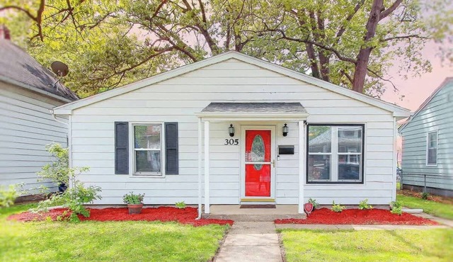 3BR Modern Lake Michigan Walk-to-Beach Retreat