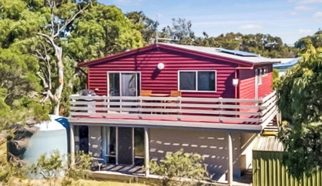 3BR Modern Lakeside Escape, Beach & Park Views