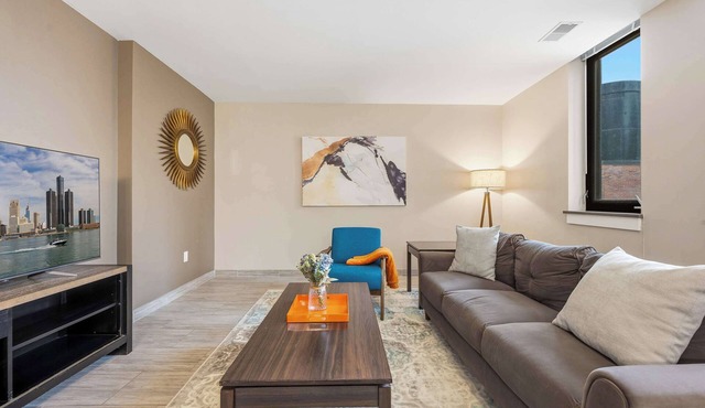 3BR Modern & Spacious Downtown Apartment