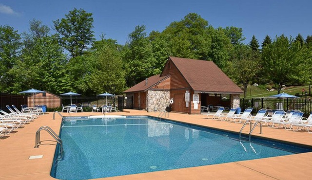 3BR Mountain Chalet w/Resort Access | Sleeps 10
