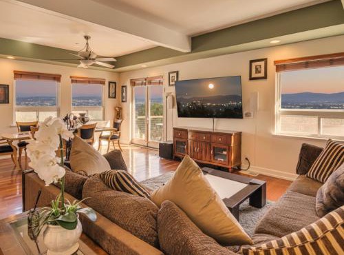 3BR Mountain Retreat with 2 Executive Suites & Scenic Views Sleeps 6