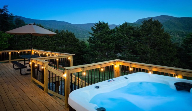 3BR! Mountain View! Hot Tub! Fire Pit. Games. King beds. Sleep 6! Near SNP.