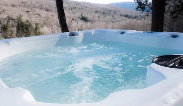 3BR Mountain View Ski Cabin with Hot Tub