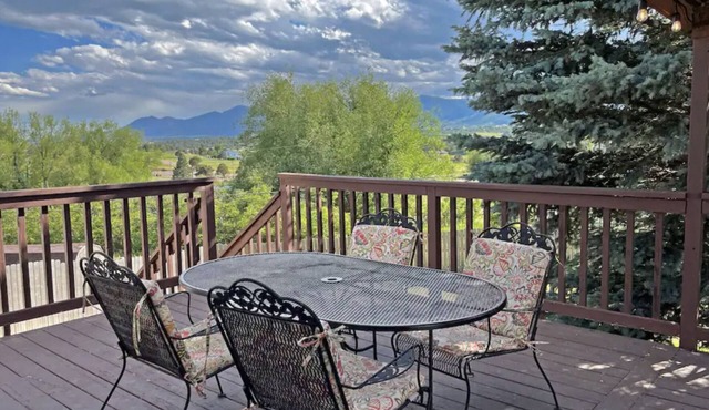 3BR Mountain Views! Family/Pet Friendly + Pool Table - 15 min to AFA