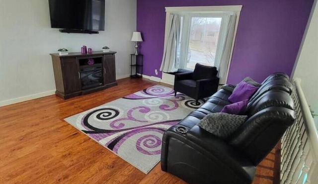 3BR Near I80 - WiFi 940 gbps - 5 Beds - Long Stays