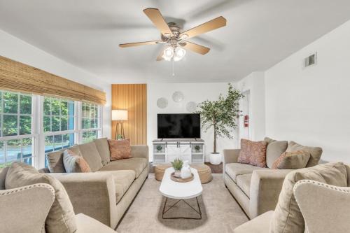 3BR Near River St and Forsyth with Porch and Parking
