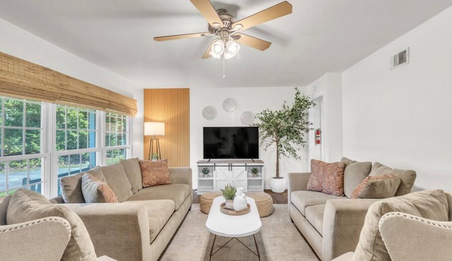 3BR Near River St & Forsyth | Porch + Parking