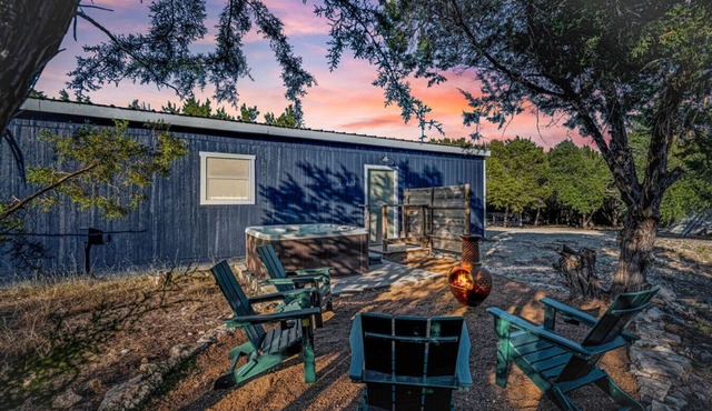 3BR Near Wimberely | Private Hot Tub| Sleeps 7