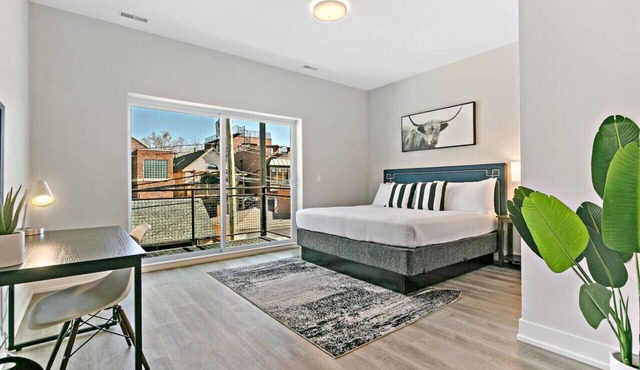 3BR New and Upscale Apartment with Parking