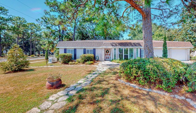 3BR Next to Park w/Large Yard, AC & W & D