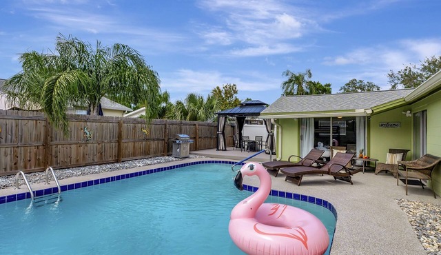 3BR Oasis | Sleeps 11 | Heated Pool | Ping Pong!