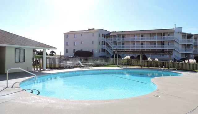3BR Ocean View Condo with Pools & Beach Access