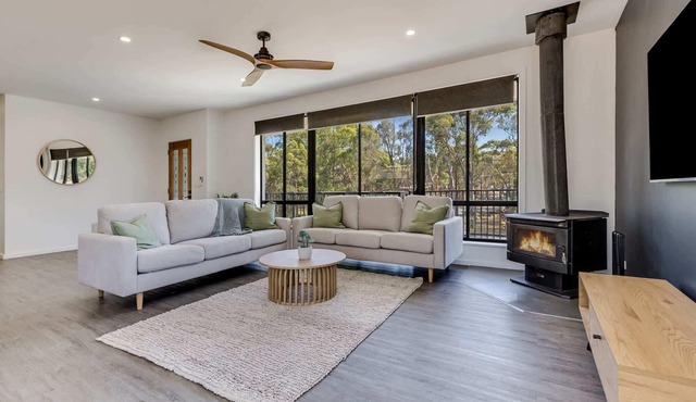 3BR Peaceful Escape In Flora Hill, Bendigo