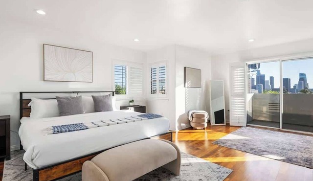 3BR Penthouse with Ensuites Near Dodger Stadium
