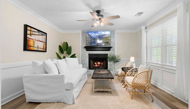 3BR Pet-Friendly Home Ideal for Mid-Term stays Travel Ball Families Relocations in Marietta GA