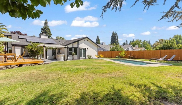3BR · Pool · Hot Tub · BBQ · Garage · Roseville