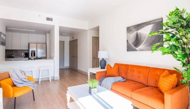 3BR Premium Downtown Apartment with Office & Gym