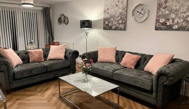 3BR Prenton,Wirral close to Liverpool,Chester&local beachesn4xTvs,fastWIFI